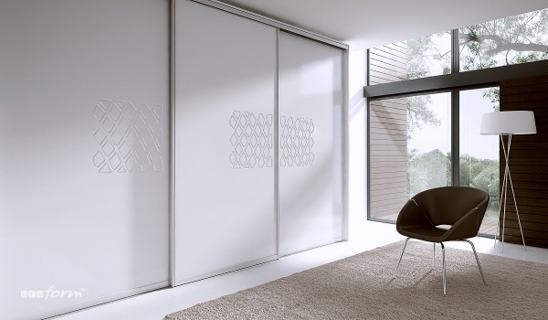 moderná skrina s posuvnými dverami